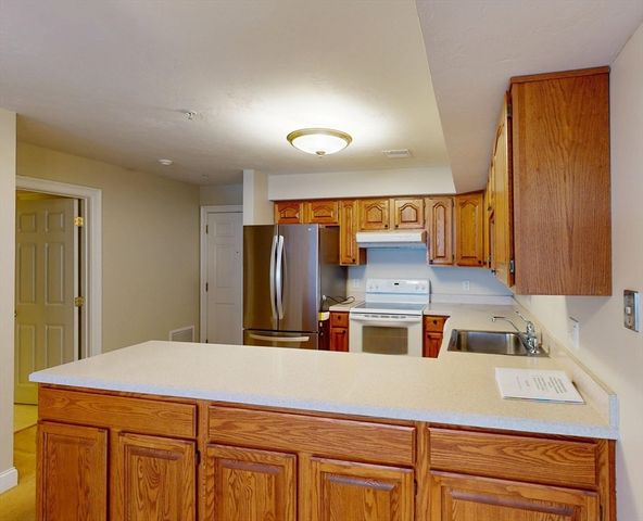 23 Greenleaves Drive 105, Amherst, MA 01002