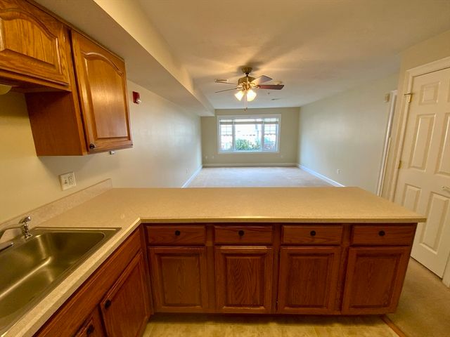 23 Greenleaves Drive 105, Amherst, MA 01002