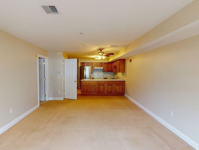 23 Greenleaves Drive 105, Amherst, MA 01002