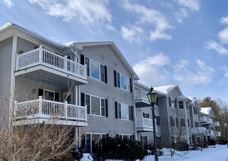 23 Greenleaves Drive 105, Amherst, MA 01002