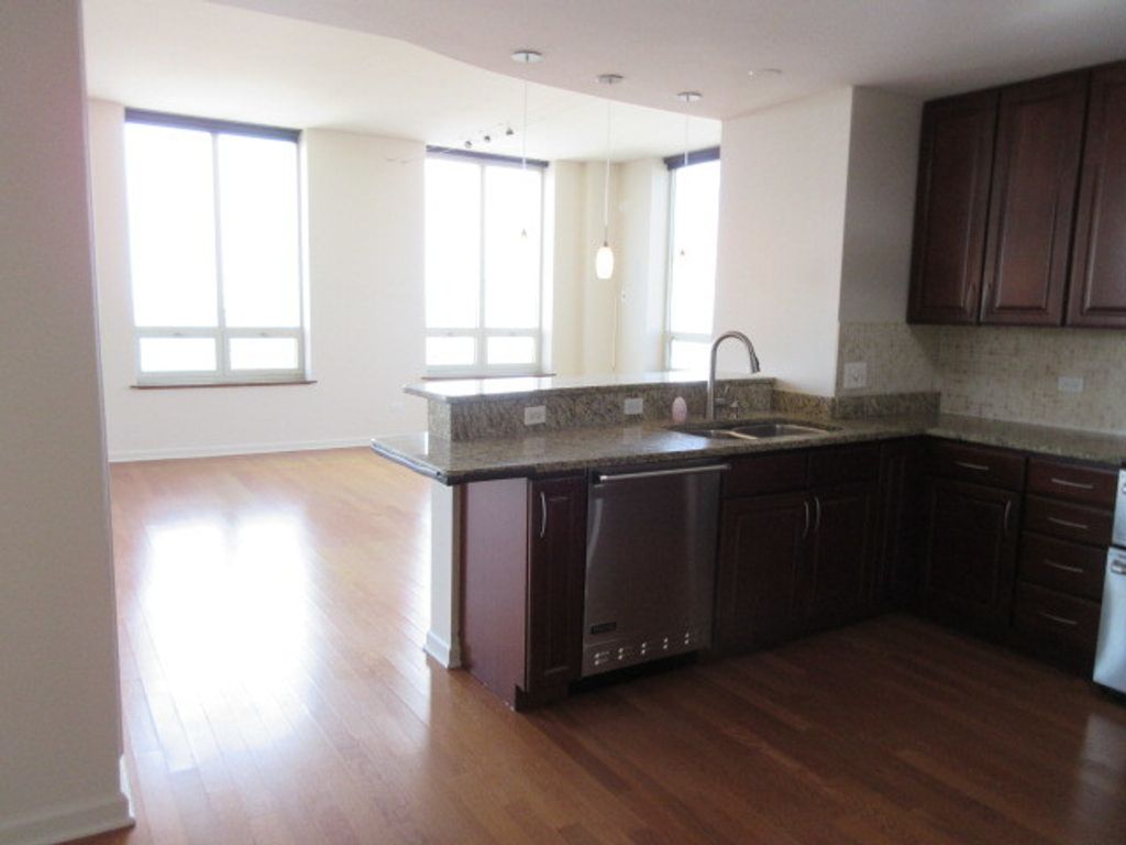 Image 6 of property listing at 1111 S Wabash Avenue 3303, Chicago, IL 60605