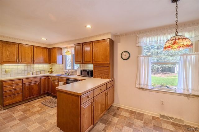7618 Sandy Lane, Clay, NY 13212