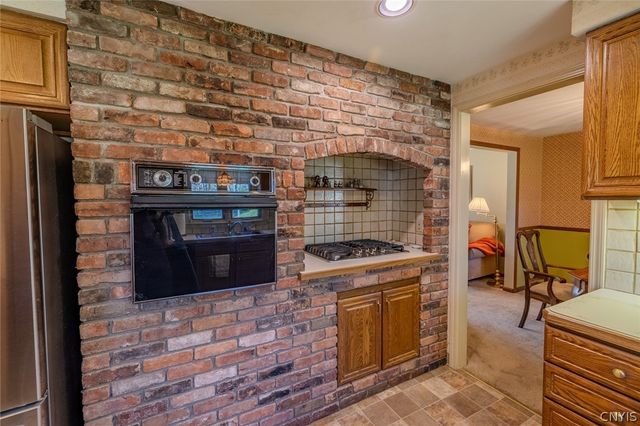 7618 Sandy Lane, Clay, NY 13212