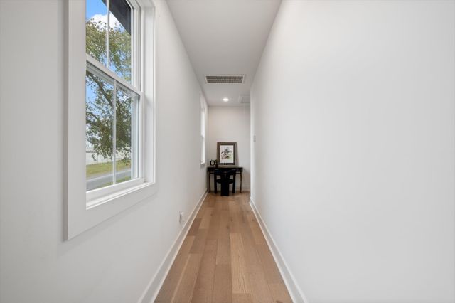 430 E Bend Dr, Nashville, TN 37209