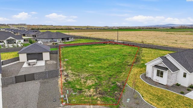 12700 Blackfoot Dr, Pasco, WA 99301