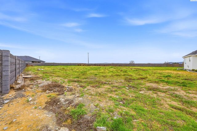 12700 Blackfoot Dr, Pasco, WA 99301