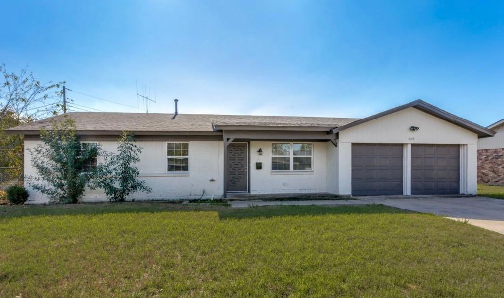 809 Michelle Drive, Everman, TX 76140
