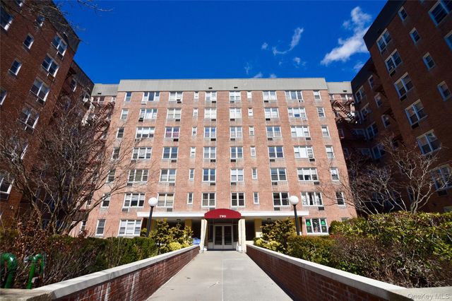 2 Sadore Lane 1R, Yonkers, NY 10710