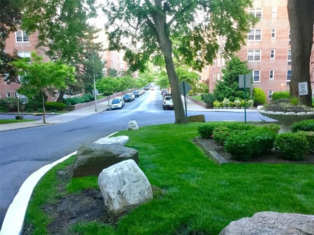 2 Sadore Lane 1R, Yonkers, NY 10710