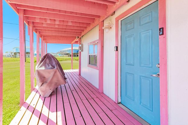 915 Caisson Street, Surfside Beach, TX 77541