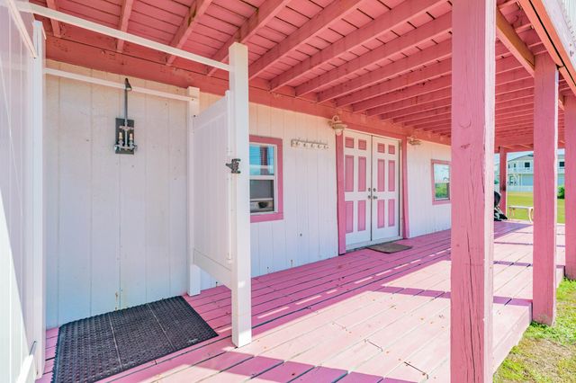 915 Caisson Street, Surfside Beach, TX 77541