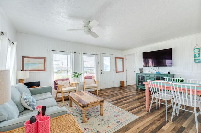 915 Caisson Street, Surfside Beach, TX 77541