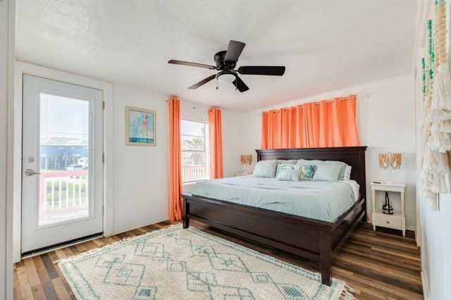 915 Caisson Street, Surfside Beach, TX 77541