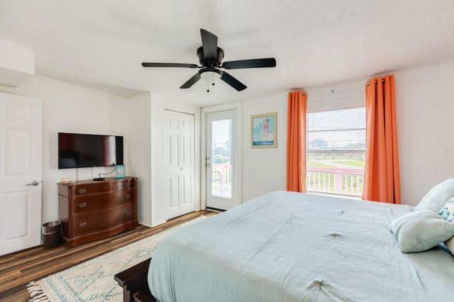 915 Caisson Street, Surfside Beach, TX 77541
