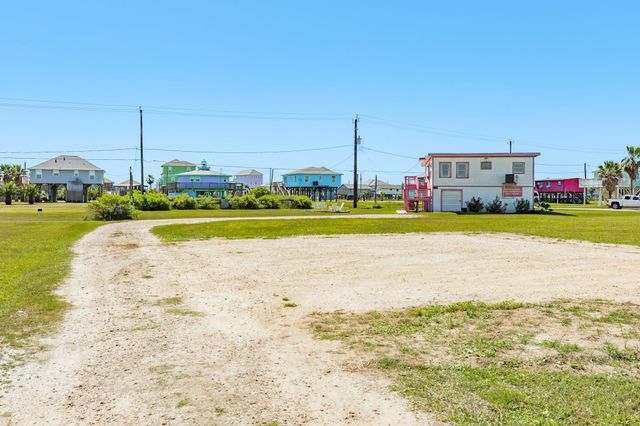 915 Caisson Street, Surfside Beach, TX 77541