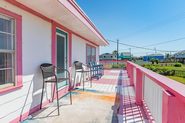 915 Caisson Street, Surfside Beach, TX 77541