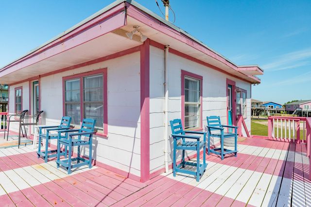 915 Caisson Street, Surfside Beach, TX 77541