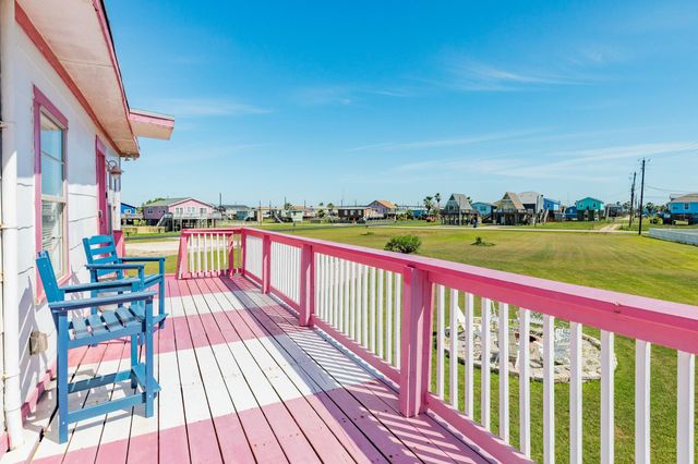 915 Caisson Street, Surfside Beach, TX 77541