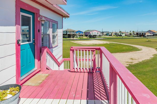 915 Caisson Street, Surfside Beach, TX 77541