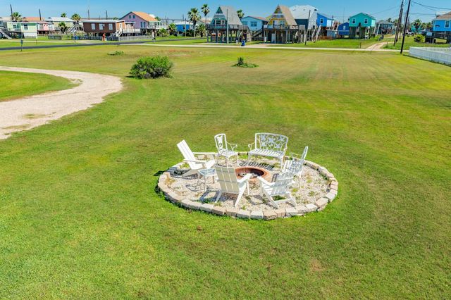 915 Caisson Street, Surfside Beach, TX 77541