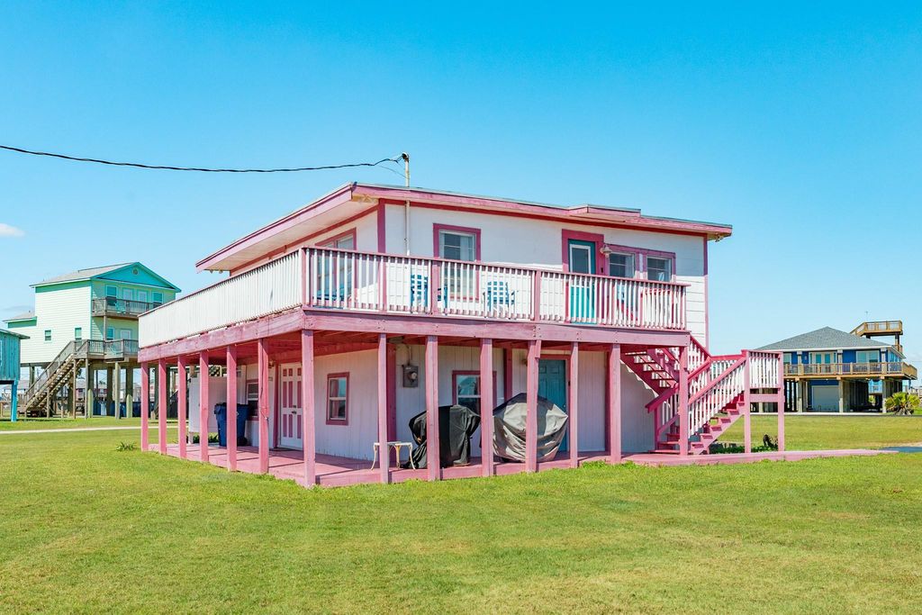 915 Caisson Street, Surfside Beach, TX 77541