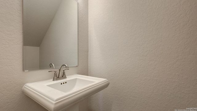 2942 Eagle Rise, San Antonio, TX 78245