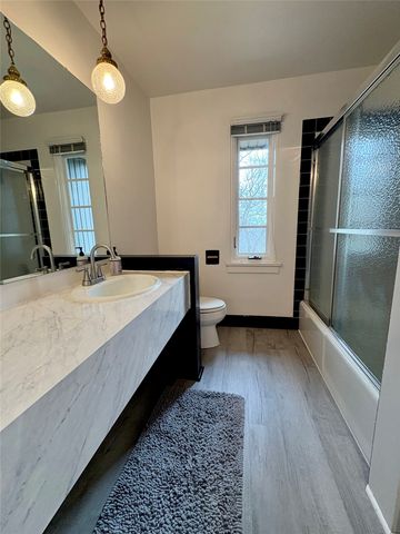 3225 Terrace Drive, Des Moines, IA 50312