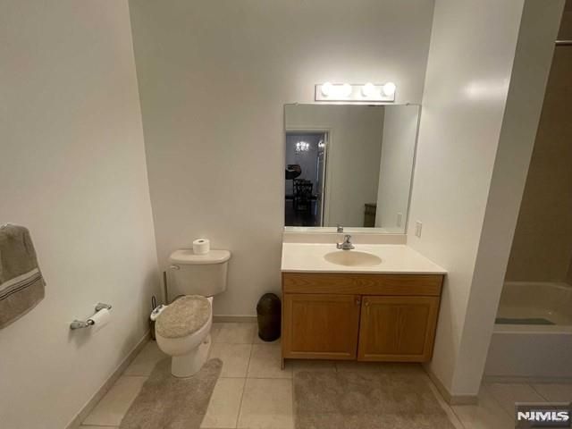 132 Cory Lane 132, Elmwood Park, NJ 07407