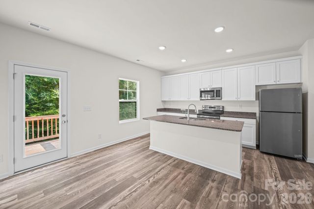 7809 E Lane Drive, Charlotte, NC 28212
