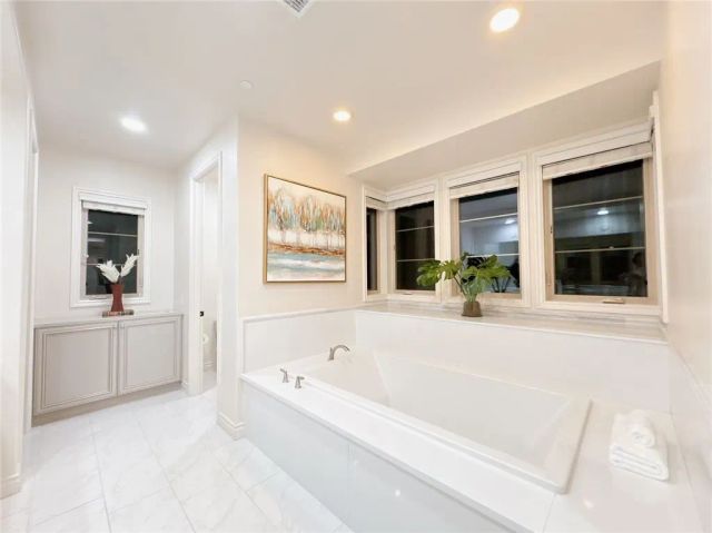 22 Shadybend, Irvine, CA 92602