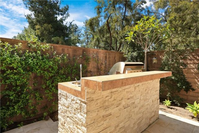 22 Shadybend, Irvine, CA 92602