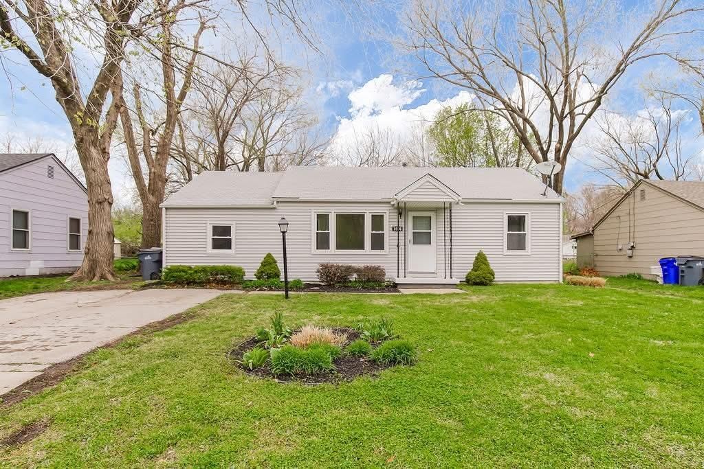 1008 E Fredrickson Drive, Olathe, KS 66061