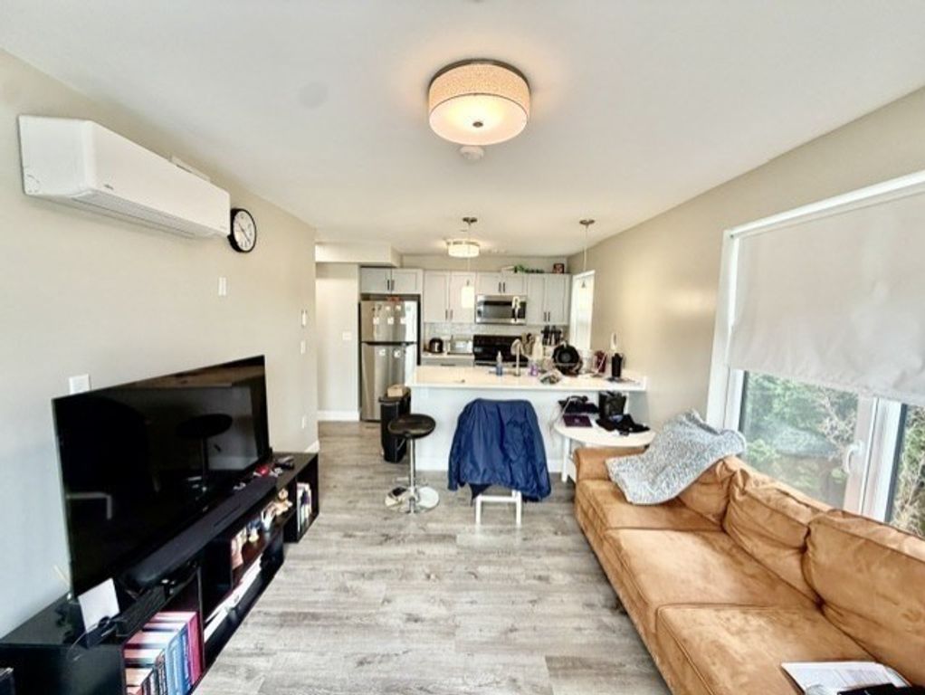 882 Mass Ave 2E, Arlington, MA 02476