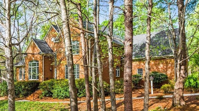 6605 Stonecroft Drive, Oak Ridge, NC 27310