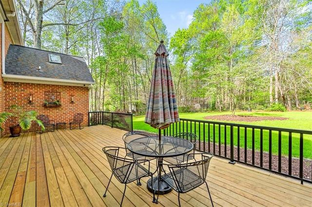 6605 Stonecroft Drive, Oak Ridge, NC 27310