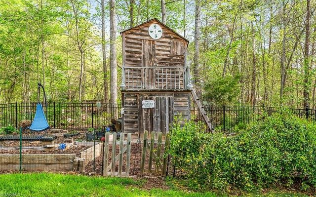 6605 Stonecroft Drive, Oak Ridge, NC 27310