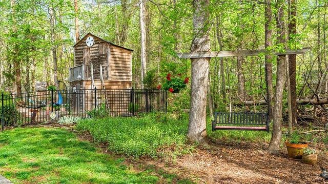 6605 Stonecroft Drive, Oak Ridge, NC 27310
