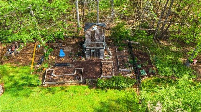 6605 Stonecroft Drive, Oak Ridge, NC 27310
