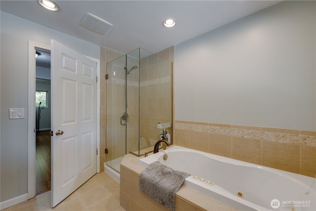 1918 S Lake Stickney Dr, Lynnwood, WA 98087