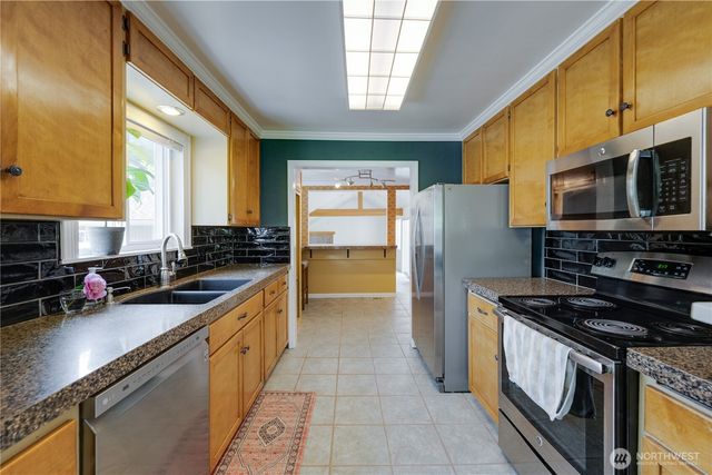 1918 S Lake Stickney Dr, Lynnwood, WA 98087