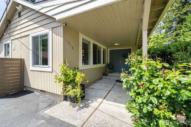1918 S Lake Stickney Dr, Lynnwood, WA 98087