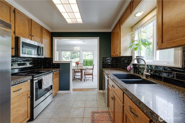 1918 S Lake Stickney Dr, Lynnwood, WA 98087