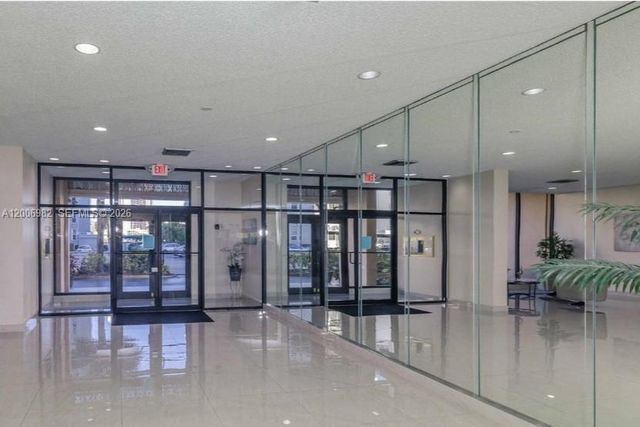 427 Golden Isles Dr 7J, Hallandale Beach, FL 33009