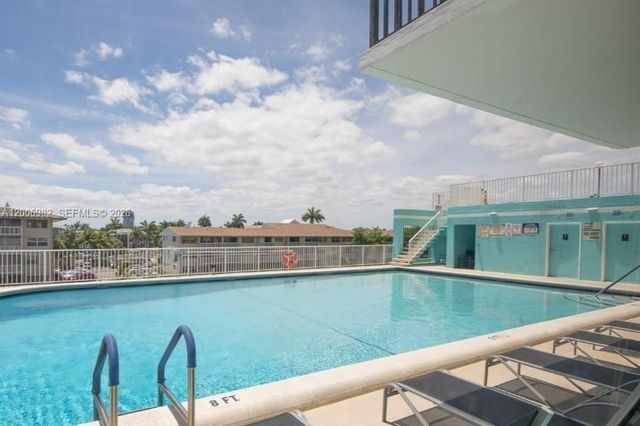 427 Golden Isles Dr 7J, Hallandale Beach, FL 33009