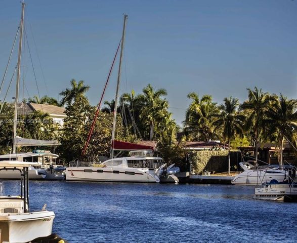 427 Golden Isles Dr 7J, Hallandale Beach, FL 33009