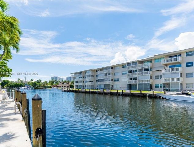 427 Golden Isles Dr 7J, Hallandale Beach, FL 33009