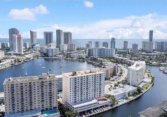 427 Golden Isles Dr 7J, Hallandale Beach, FL 33009