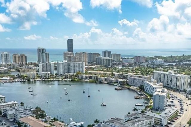 427 Golden Isles Dr 7J, Hallandale Beach, FL 33009