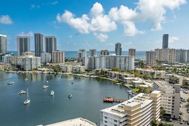 427 Golden Isles Dr 7J, Hallandale Beach, FL 33009