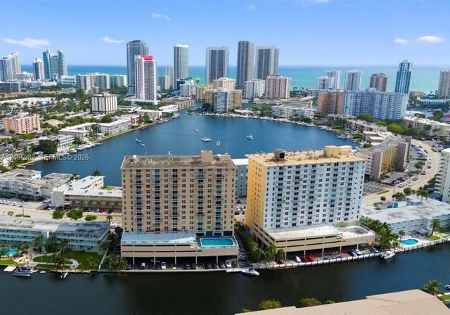 427 Golden Isles Dr 7J, Hallandale Beach, FL 33009